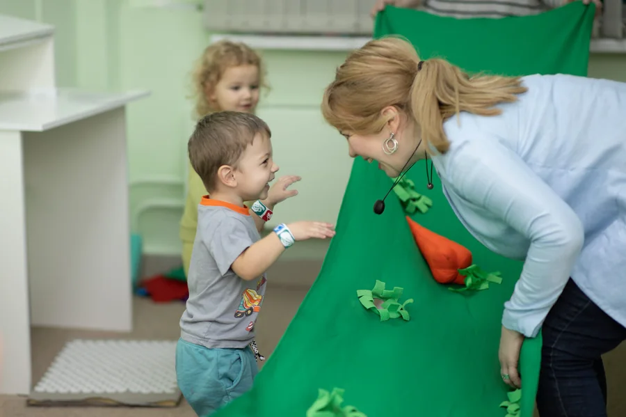 Занятие в центре семьи и детства АИСТ